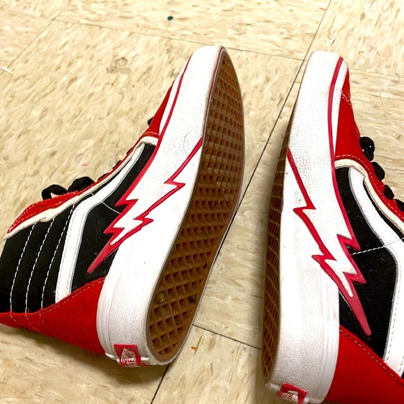 THESE VANS ARE A SIZE 5.5 in kids and it old school and very classic and fire s - Picture 4 of 5